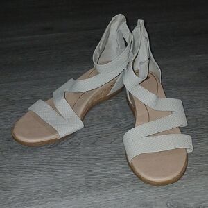Dr. Scholl's Freedom Light tan Strappy Sandals Sz 11 NWOT